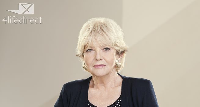 Stanisława Ryster w reklamie 4Life Direct czyta pytania jak w „Wielkiej grze” (wideo)