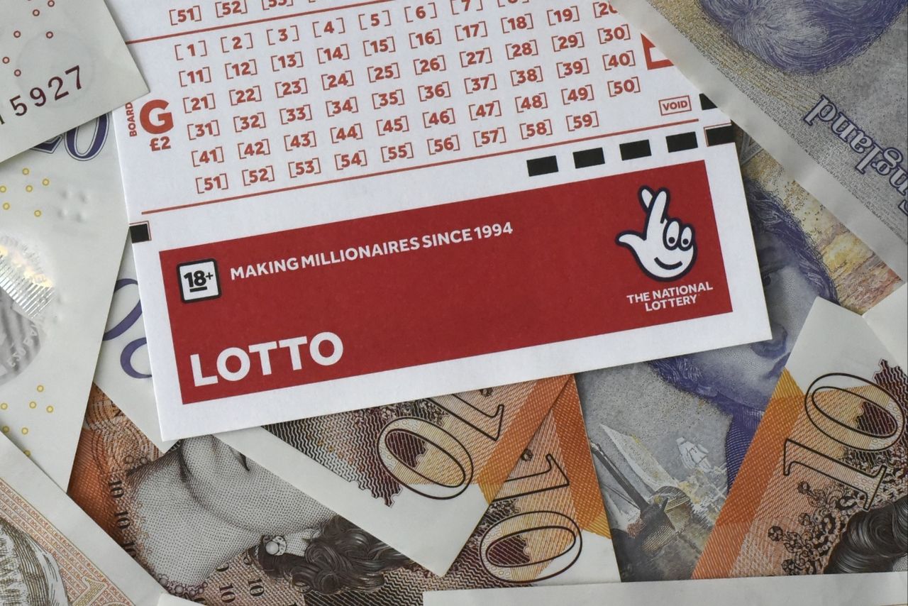 Wygrał miliony funtów w Lotto. Rzucił pracę. Po roku zaskoczył kolegów