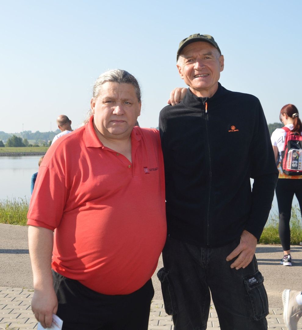 33 Konecki Maraton Pieszy PTTK wyruszył znad zalewu Antoniów w sobotę 14 czerwca. Uczestników powitali Krzysztof Wiatr i Zbigniew Gontek.
