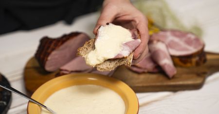 Domowy sos chrzanowy lepszy niż ze sklepu. Świetnie podkręca smak wielkanocnych dań