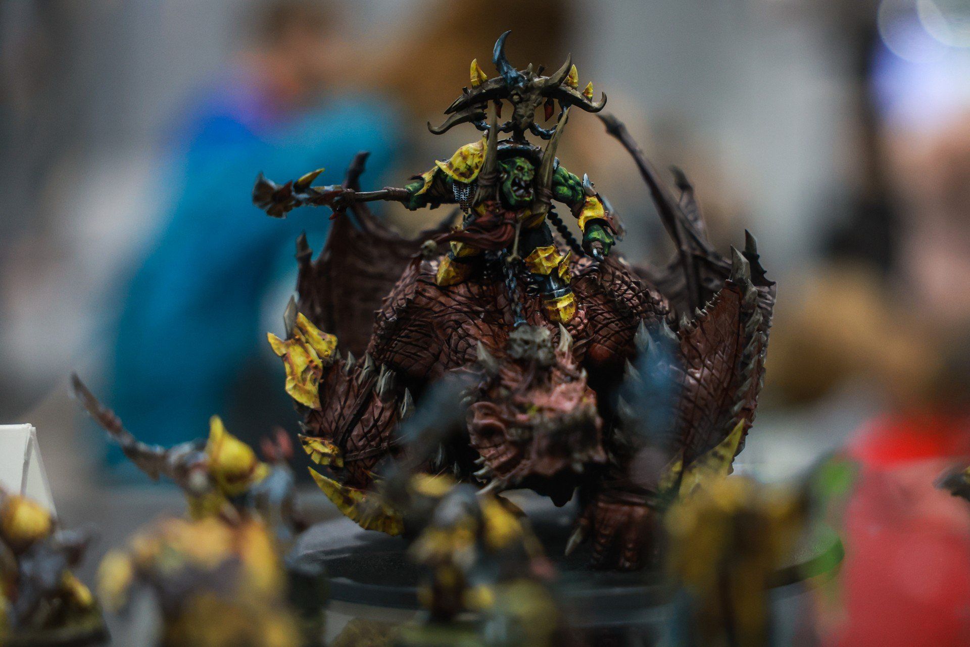 Podczas Targów Hobby 2025 fani gier bitewnych mieli niepowtarzalną okazję zobaczyć Warhammer 40.000: Apokalipsa - epickie starcie w jednej z najbardziej znanych gier figurkowych na świecie.