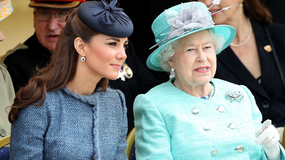Tabloid donosi, że księżna Kate i królowa Elżbieta spotkały się, by ratować monarchię