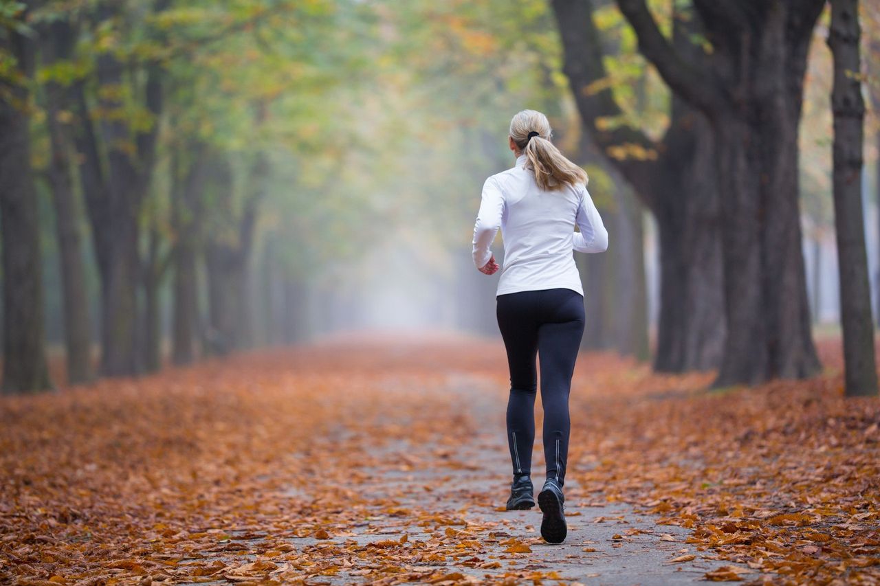 Chcesz uniknąć kontuzji podczas biegania? Zadbaj o ten ważny nawyk
