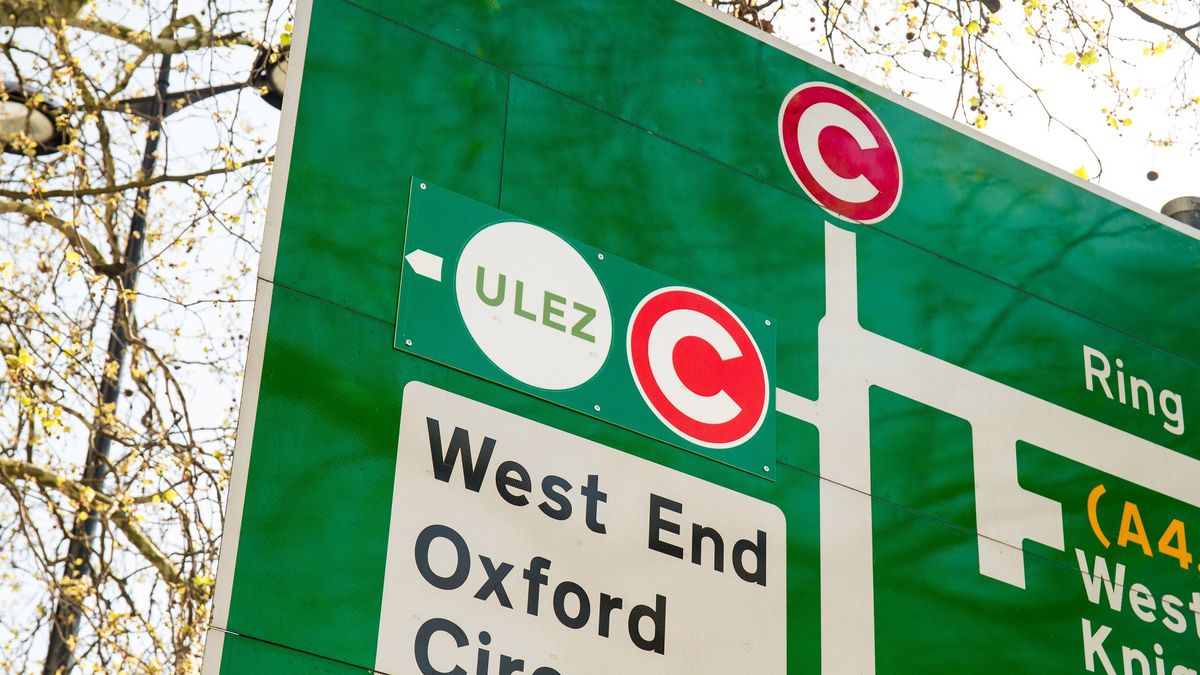 Oznaczenie strefy czystego transportu w Londynie (fot. Newspress)