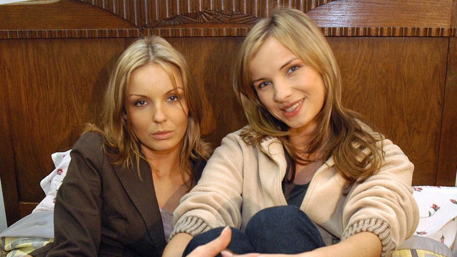 Małgorzata Teodorska i Agnieszka Włodarczyk na planie "Plebani" w 2005 r.