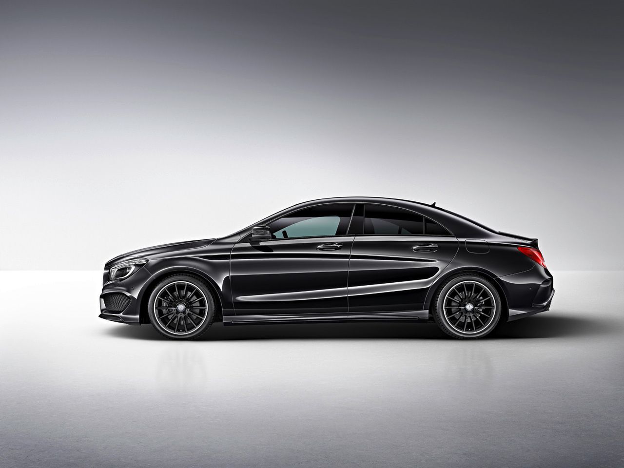 Mercedes-Benz CLA 250 Edition 1 Kosmosschwarz 2013  /  Mercedes-Benz CLA 250 Edition 1 cosmos black 2013