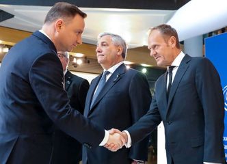 To zdjęcie przejdzie do historii? Andrzej Duda i Donald Tusk podają sobie dłonie... (FOTO)