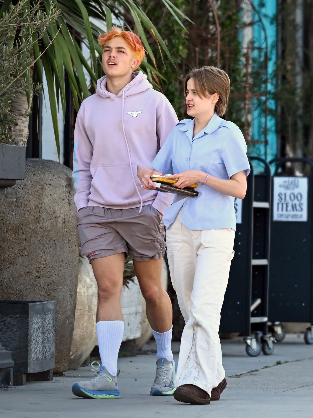 Knox i Vivienne Jolie-Pitt szwendają się razem po mieście