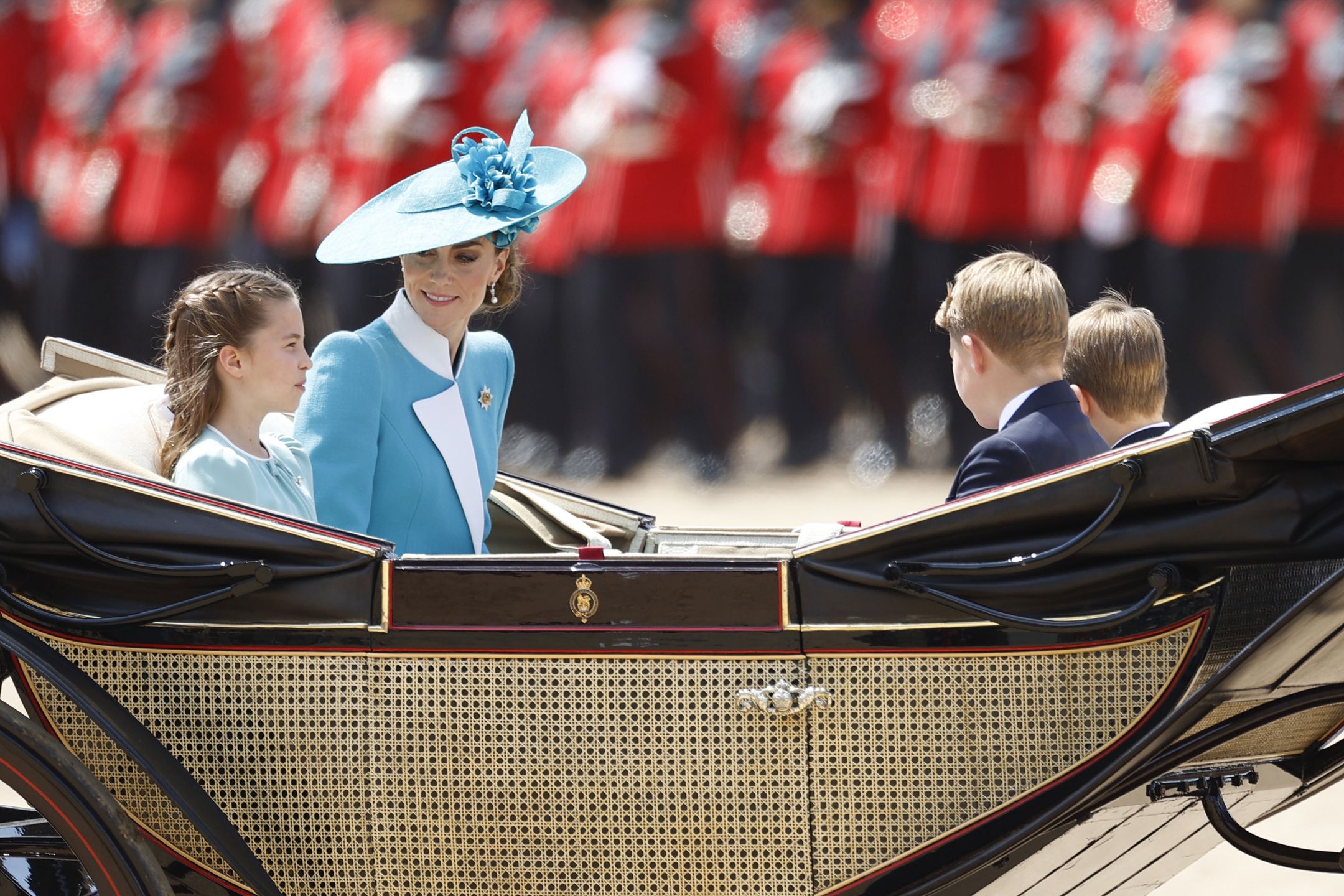 Księżna Ka z dziećmi na Trooping the Colour 