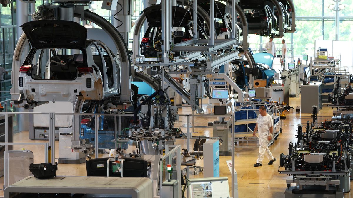 DRESDEN, GERMANY - MAY 14: Workers assemble Volkswagen ID.3 electric cars at the Volkswagen plant on May 14, 2025 in Dresden, Germany. Volkswagen led sales of electric car sales in Germany that rose 54% overall in April compared to April of last year. (Photo by Sean Gallup/Getty Images)