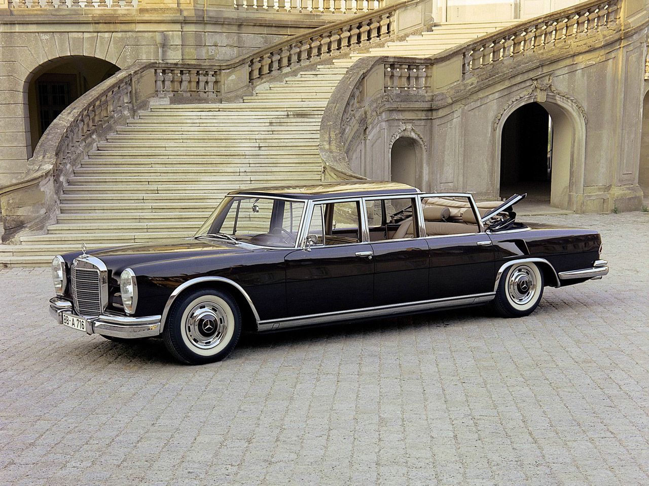 1965 Mercedes-Benz 600 Pullman Landaulet W100 (fot. autogaleria.hu)