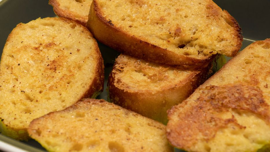 Chleb w jajku, czyli tosty francuskie to przysmak z czasów PRL-u