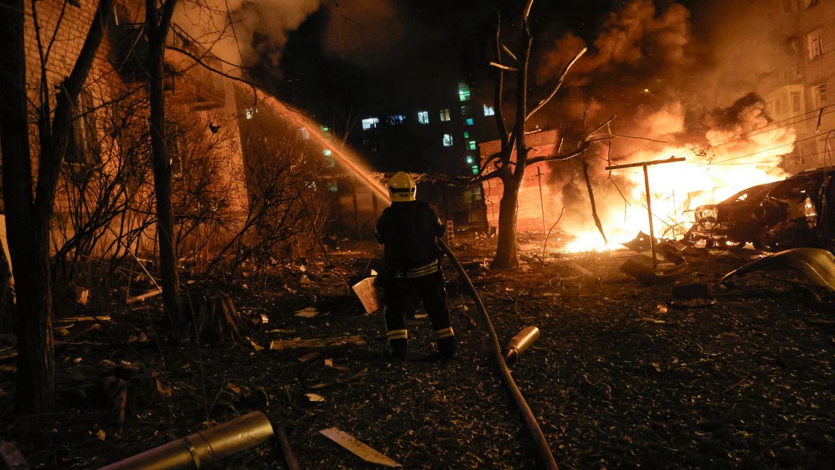 Skutki eksplozji rosyjskiego drona
Chark�w, Ukraina, 04.04.2025. Skutki eksplozji rosyjskiego drona Geran-2 (Shakhed-136) w Charkowie, 4 bm. Trwa inwazja Rosji na Ukrain�. (ad) PAP/Yevhen Titov
Yevhen Titov
atak, dron, inwazja, Rosja, Ukraina, wojna, wybuch, zbrojny