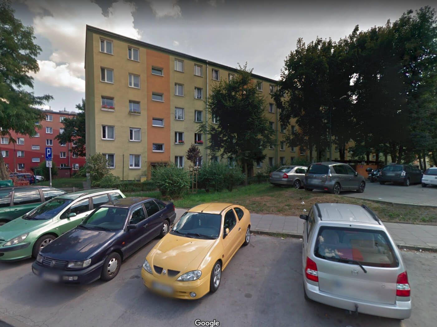 Kraków. Chce sprzedać mieszkanie. Razem z trzema lokatorami