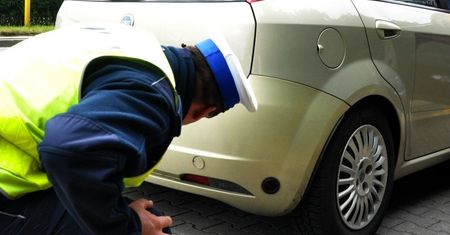 Obowiązkowe opony zimowe w Europie. Wyjazd za granicę na letnim ogumieniu jest ryzykowny