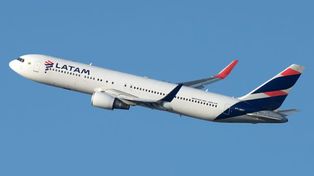 Utrata ciśnienia w kabinie. Boeing 767 gwałtownie zniżył wysokość lotu
