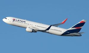Utrata ciśnienia w kabinie. Boeing 767 gwałtownie zniżył wysokość lotu
