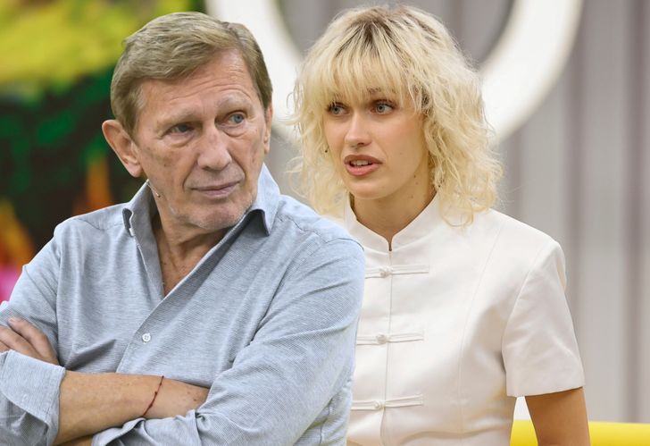 "Nie wypada". Mówi, co jej ojciec robił w knajpach
