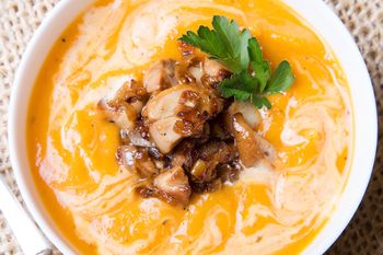 Krem z dyni odchodzi do lamusa. Ta włoska zupa z borowikami smakuje jak z drogiej restauracji