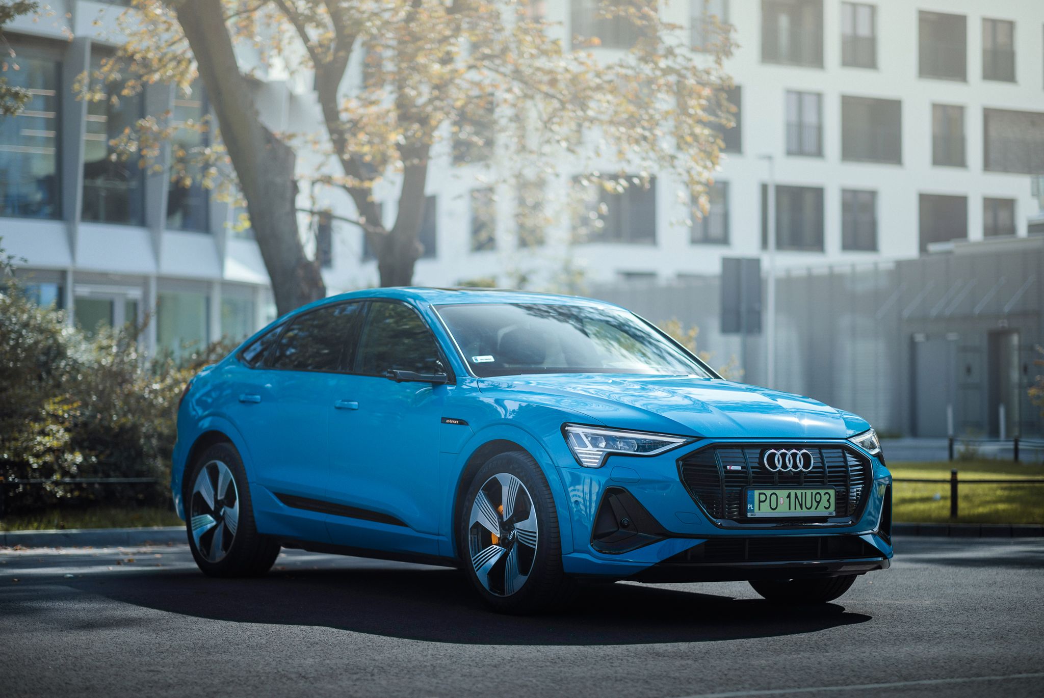 Muskularna sylwetka SUV-a i zgrabne linie coupé - Audi E-Tron Sportback w pełnej krasie
