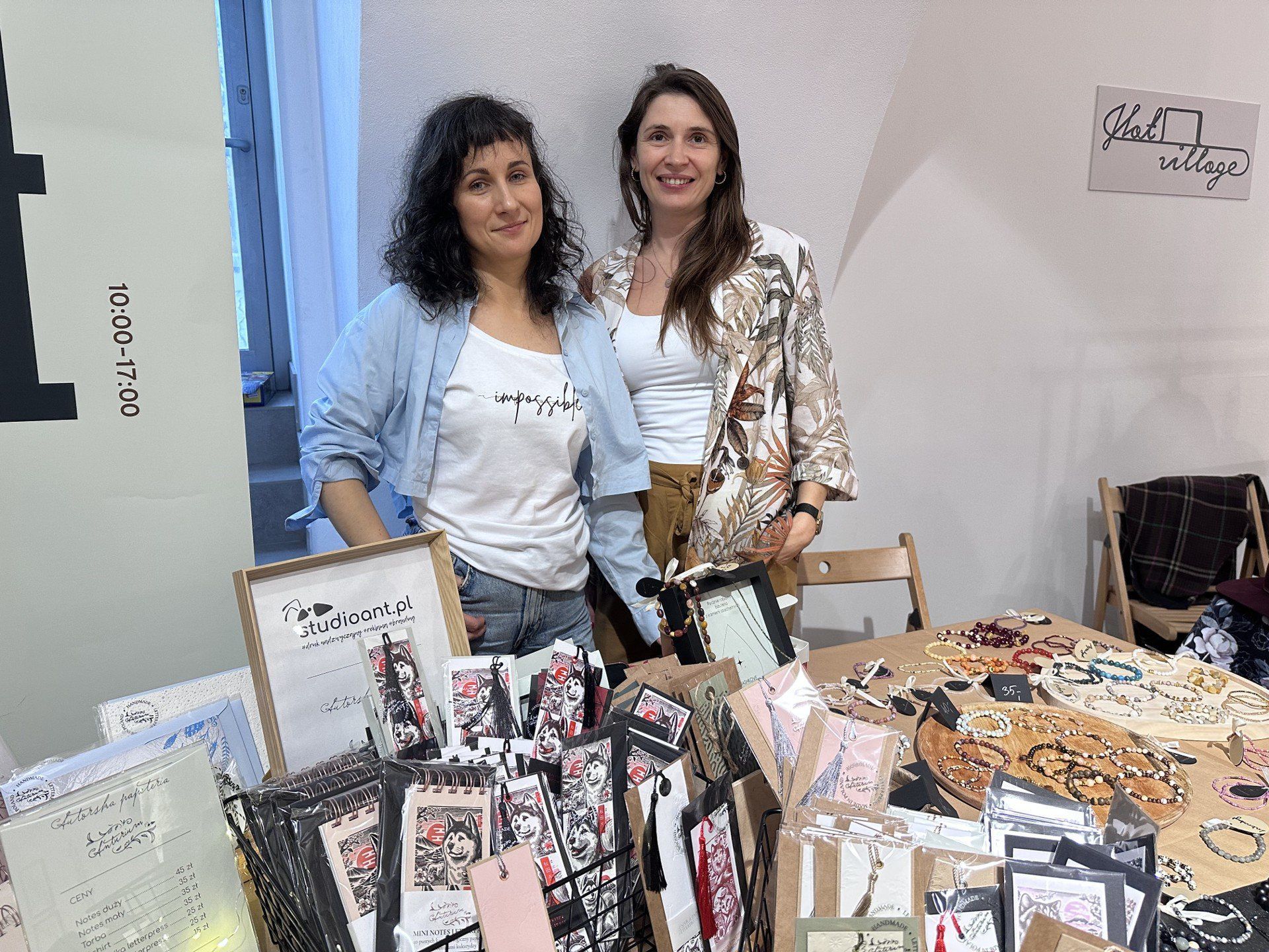 Jak święta, to prezentu - w postaci biżuterii.