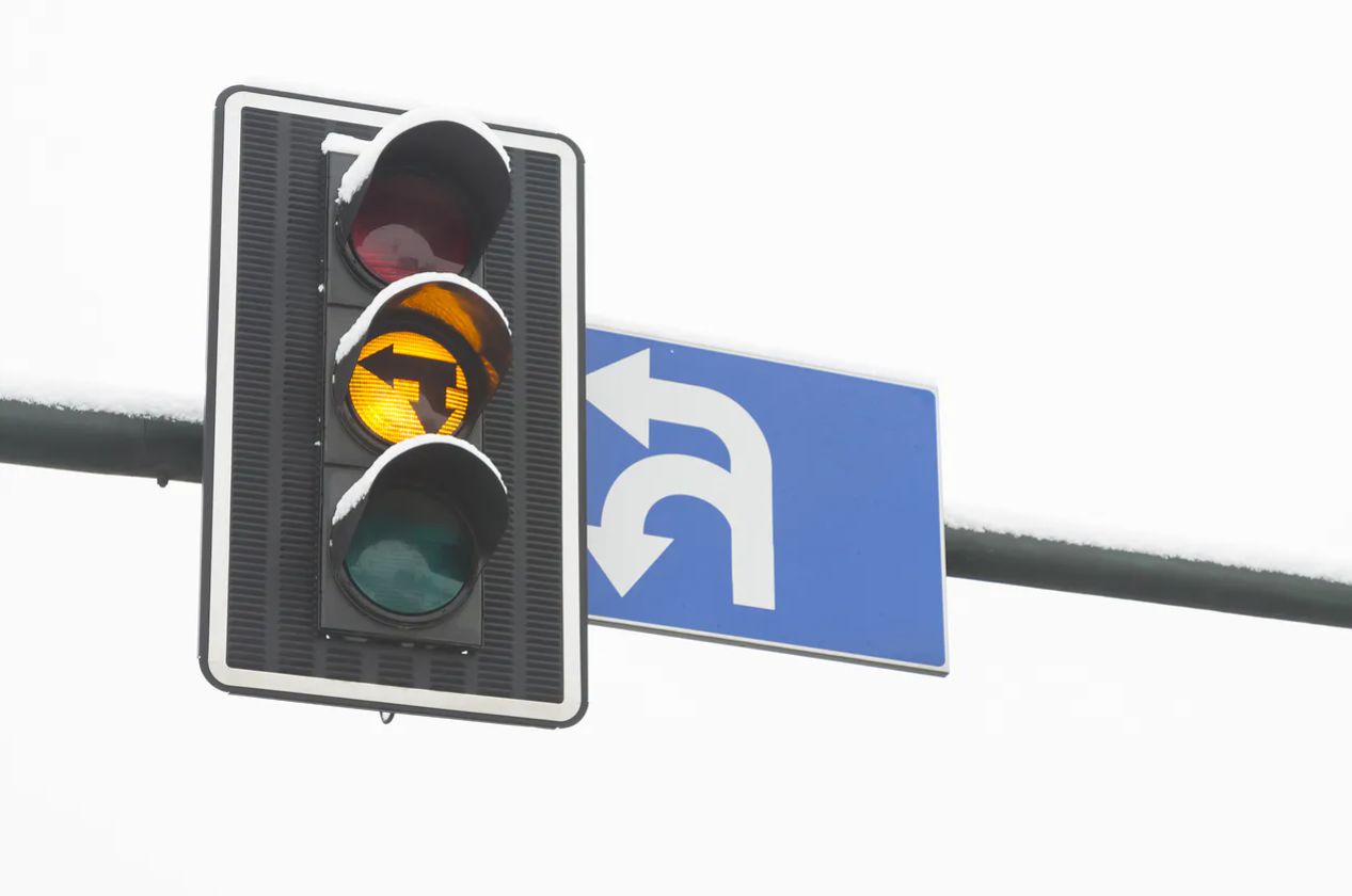 Sygnalizator S3 ze strzałką do zawracania