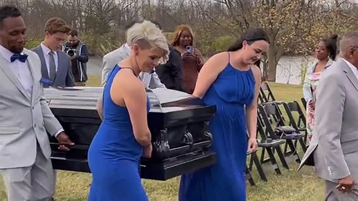 Pan młody przybył na własny ślub w trumnie