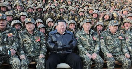 Niscy, chuderlawi, przebrani za Rosjan. Kim Dzong Un przysłał Putinowi, co miał najlepszego