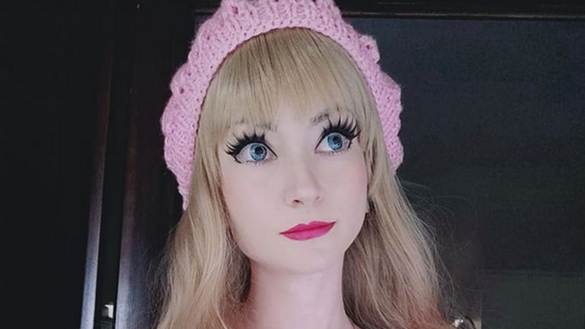 Kobieta, która wygląda jak żywa lalka 