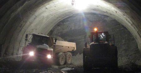Najdłuższy tunel w Polsce prawie przebity. Zostały 4 metry