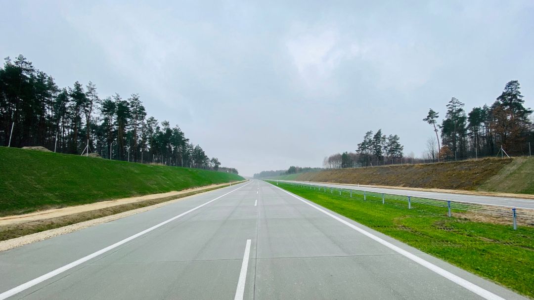 Autostrada  A1 na wysokości Częstochowy chwilę przed otwarciem. To jedna z najważniejszych nowych dróg otwartych tuż przed świętami. 
