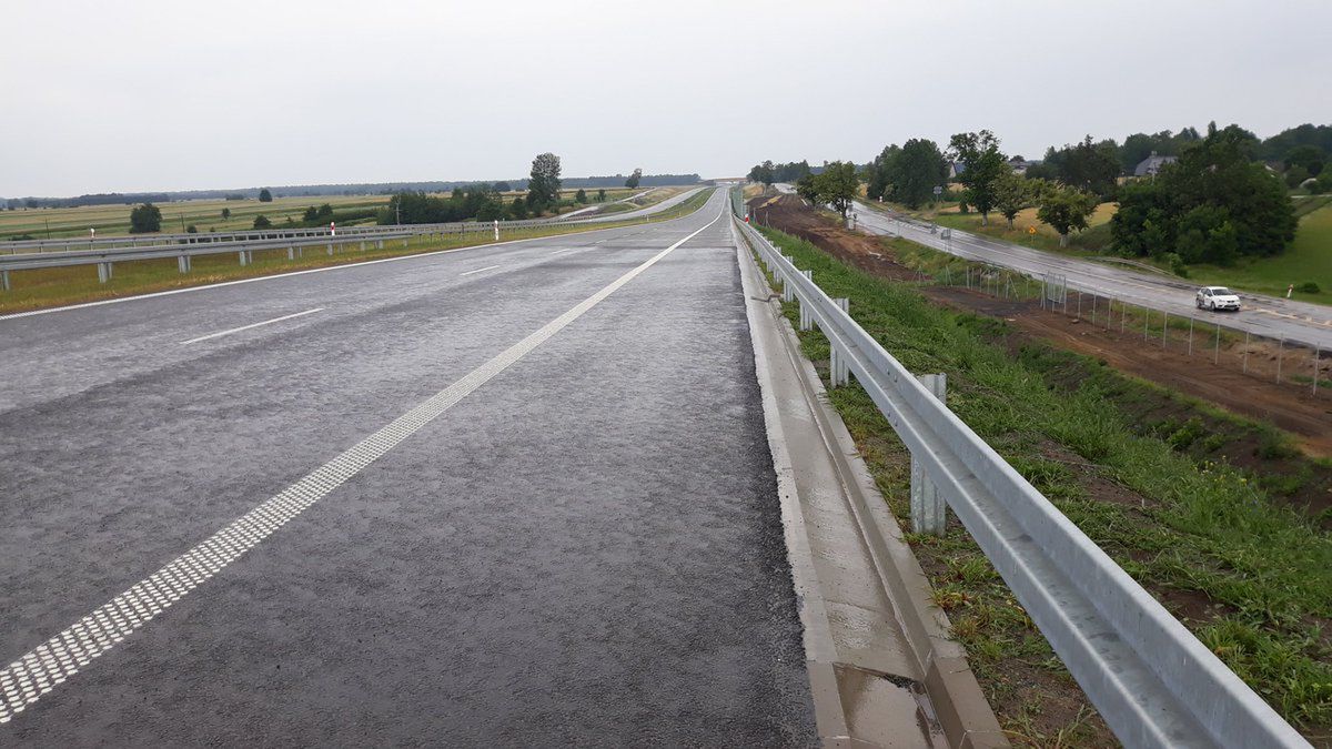 Nowy odcinek drogi ekspresowej płynnie połączy się z już funkcjonującą trasą od strony węzła Kurów Zachód.