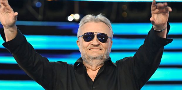 Krzysztof Cugowski NIE WIE, ile ma na koncie, a ZUS płaci mu grosze, ale za koncert zgarnia FORTUNĘ! Oto ile może zarobić do końca roku