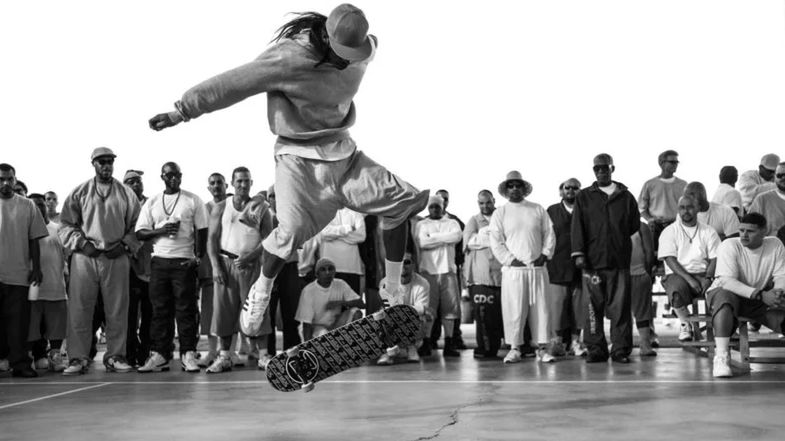 Więzienne życie oczami Pepa Wiliama - fotografa z deskorolką 1