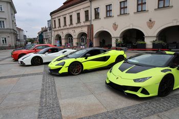Kielce: Najsztbsze auta świata na Rynku. Można się nimi przejechać