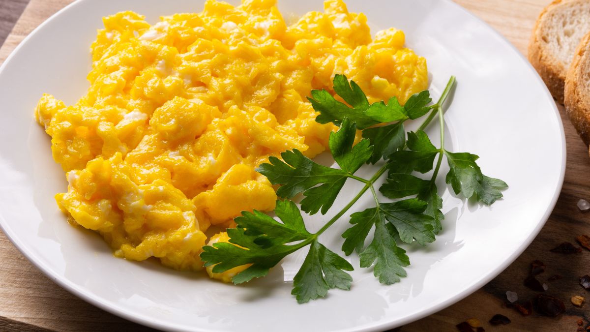 Jajecznica na mleku jest puszysta