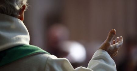 Polak wyprowadzony z kościoła w Niemczech. Zakłócał mszę