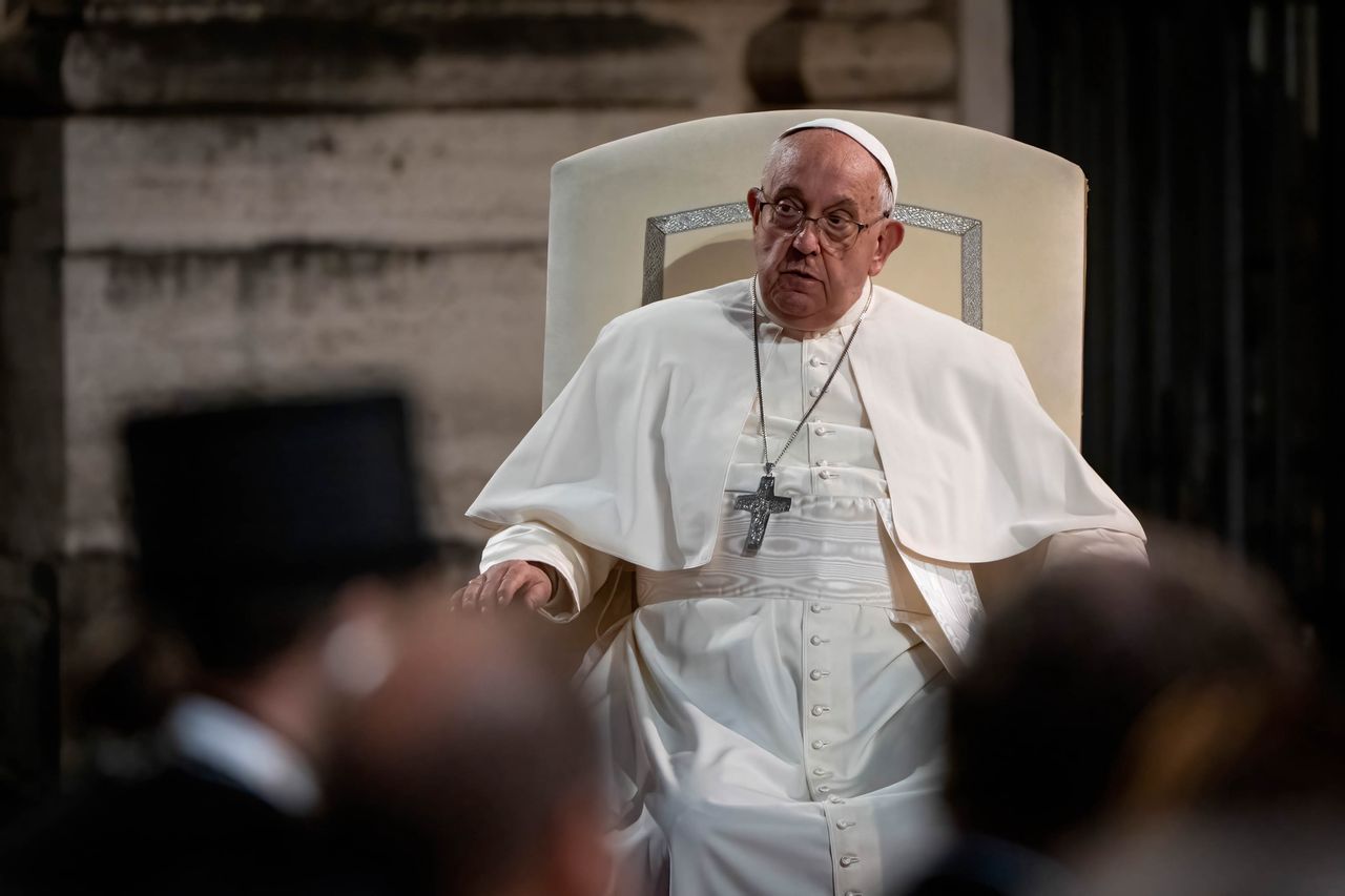 Pope Francis calls for immediate ceasefire in Ukraine and Mideast