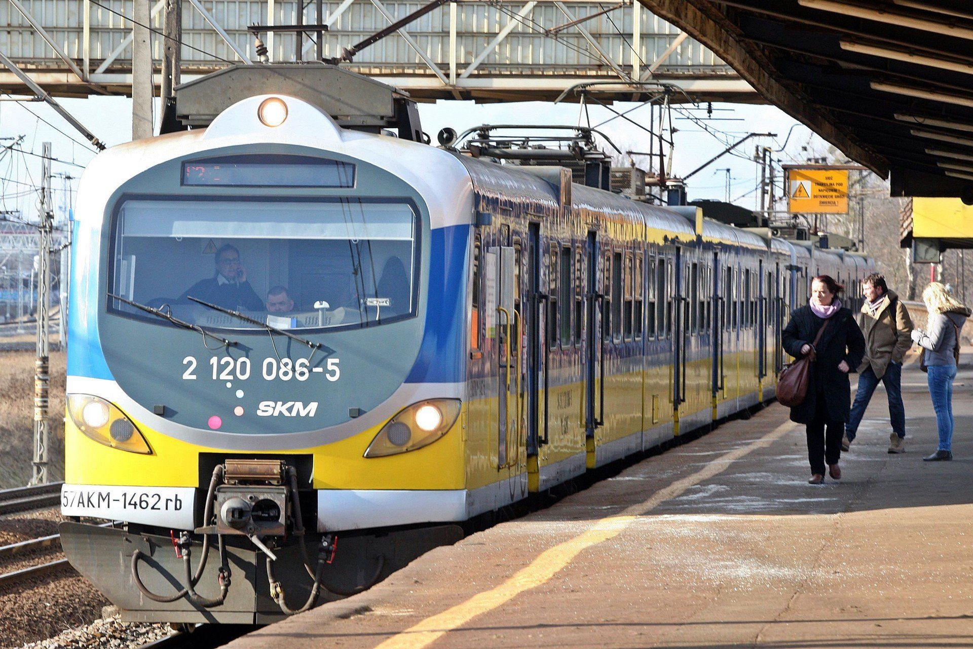 Seniorzy nie muszą obawiać się wycofania kartonowych biletów na SKM