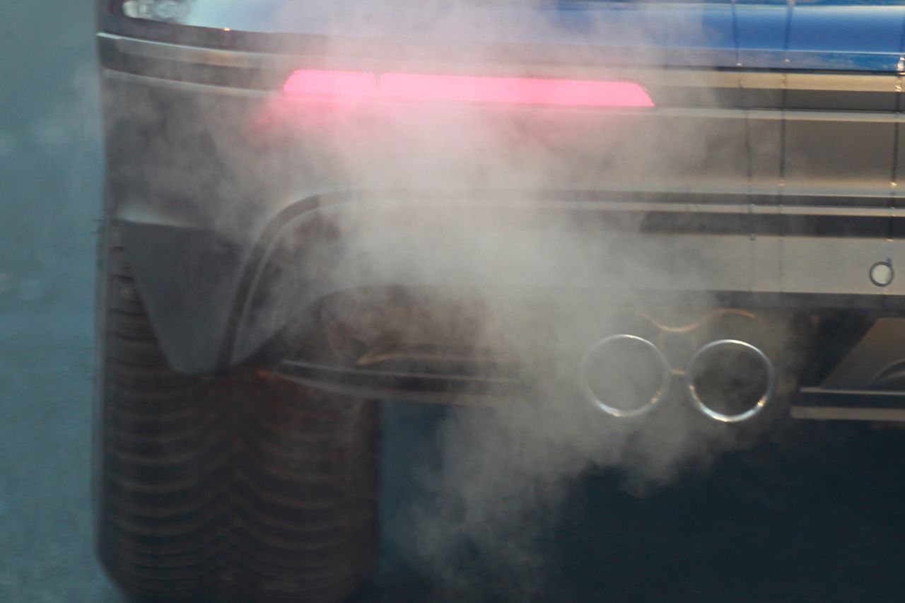 W 2019 r. średnia emisja CO2 nowego samochodu wzrosła względem 2018 r.