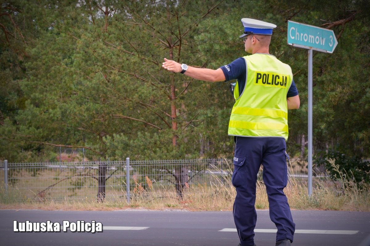 Policjant widząc pojazd bez tablicy rejestracyjnej na pewno wystawi mandat