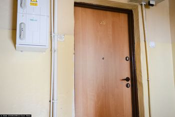 Wyważyli drzwi do mieszkania. Prokuratura prowadzi śledztwo