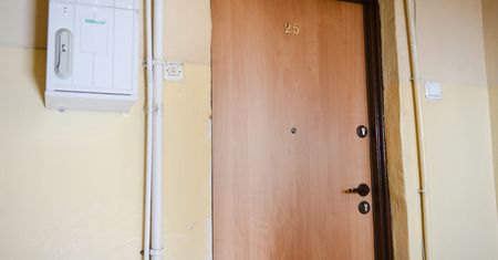 Wyważyli drzwi do mieszkania. Prokuratura prowadzi śledztwo