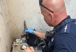 Motocyklista sprawcą wypadku. Uciekł pieszo, wyrzucił narkotyki i broń