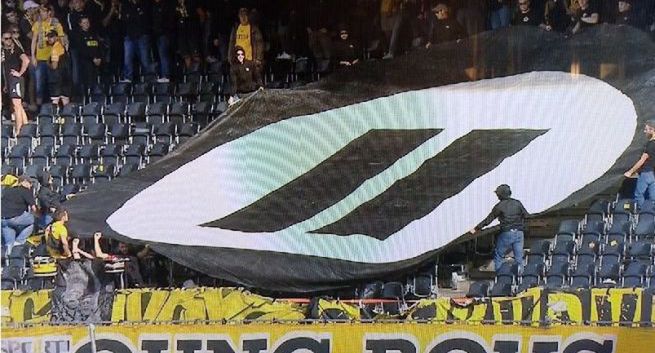 Szwajcarscy kibice przerywają mecz w proteście przeciwko inwestycjom w esport