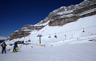 Znany europejski kurort wprowadza dzienny limit narciarzy na stokach