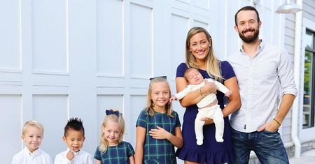 Youtuberka Myka Stauffer oddała autystycznego syna do adopcji. Teraz przerywa milczenie i przeprasza za "zamieszanie"