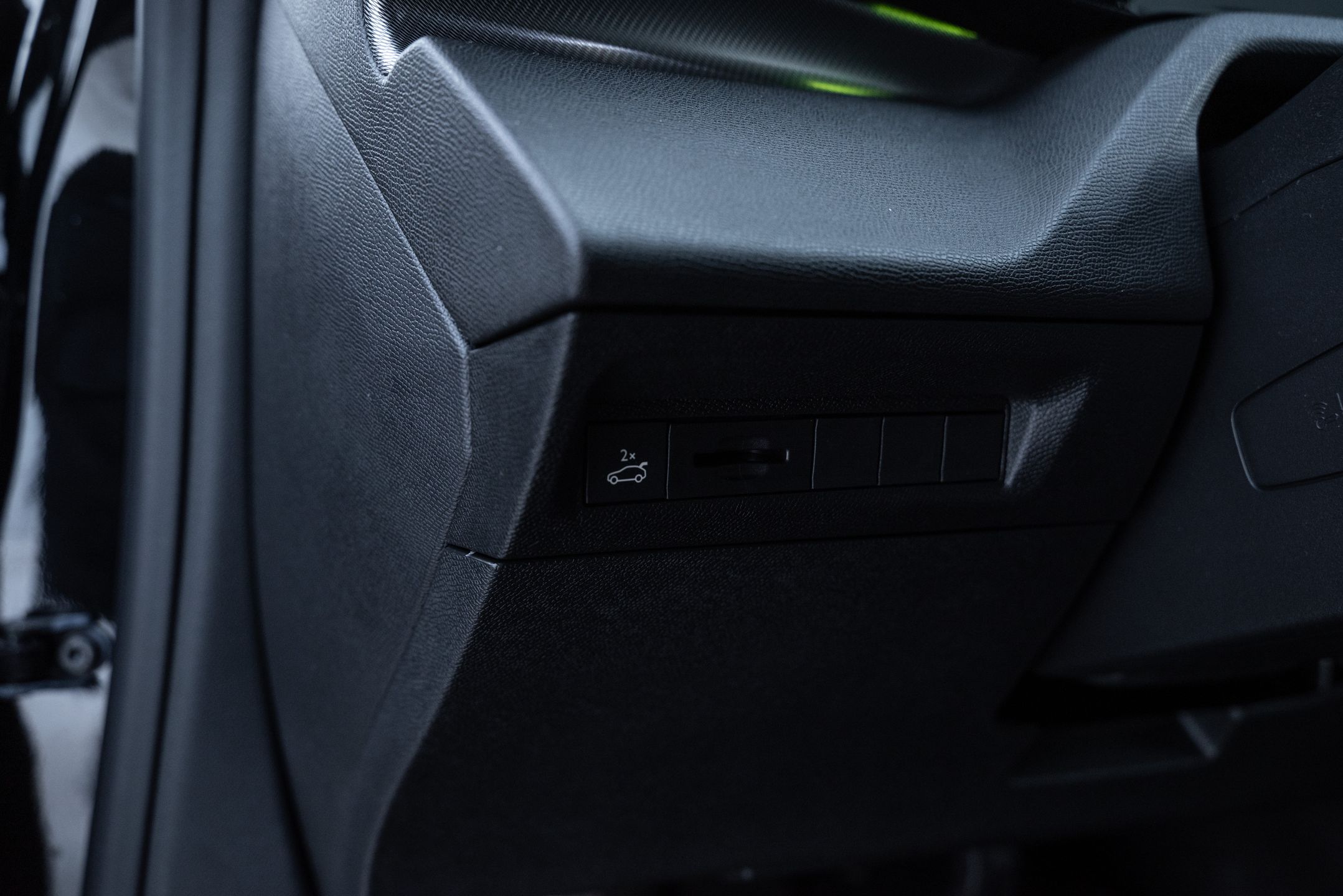 Peugeot 408 Hybrid 145