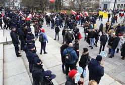 Warszawa. Protest przeciwników obostrzeń epidemicznych. Zareagowała policja