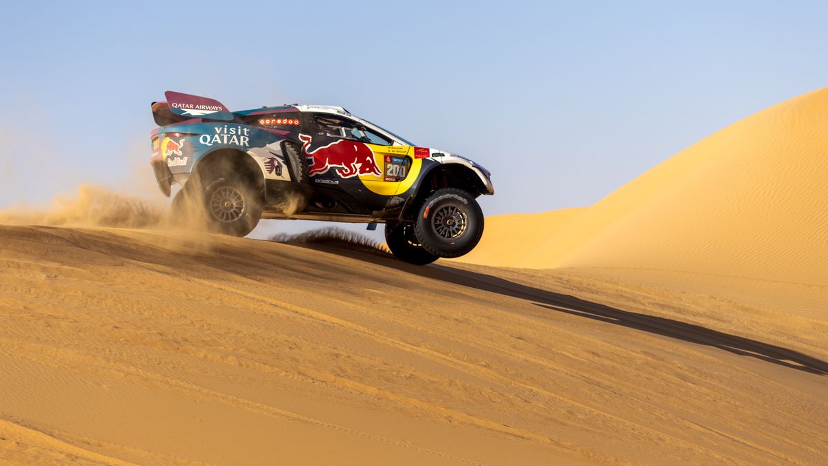 Nasser Al-Attiyah of Qatar drives his Prodrive Hunter during stage 5 of the 2024 Rally Dakar from Al Hofuf to Shubaytah, Saudi Arabia, 10 January 2024. EPA/Andrew Eaton Dostawca: PAP/EPA.